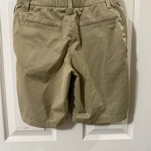 Under armour boys Khaki Flat Front Shorts size 12 - Picture 2 of 6
